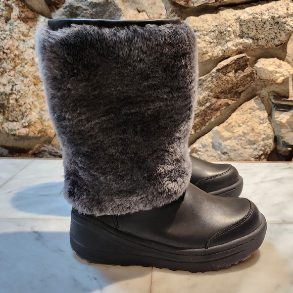 UGG Thinsulate Winter Boots - Picture 5 of 14